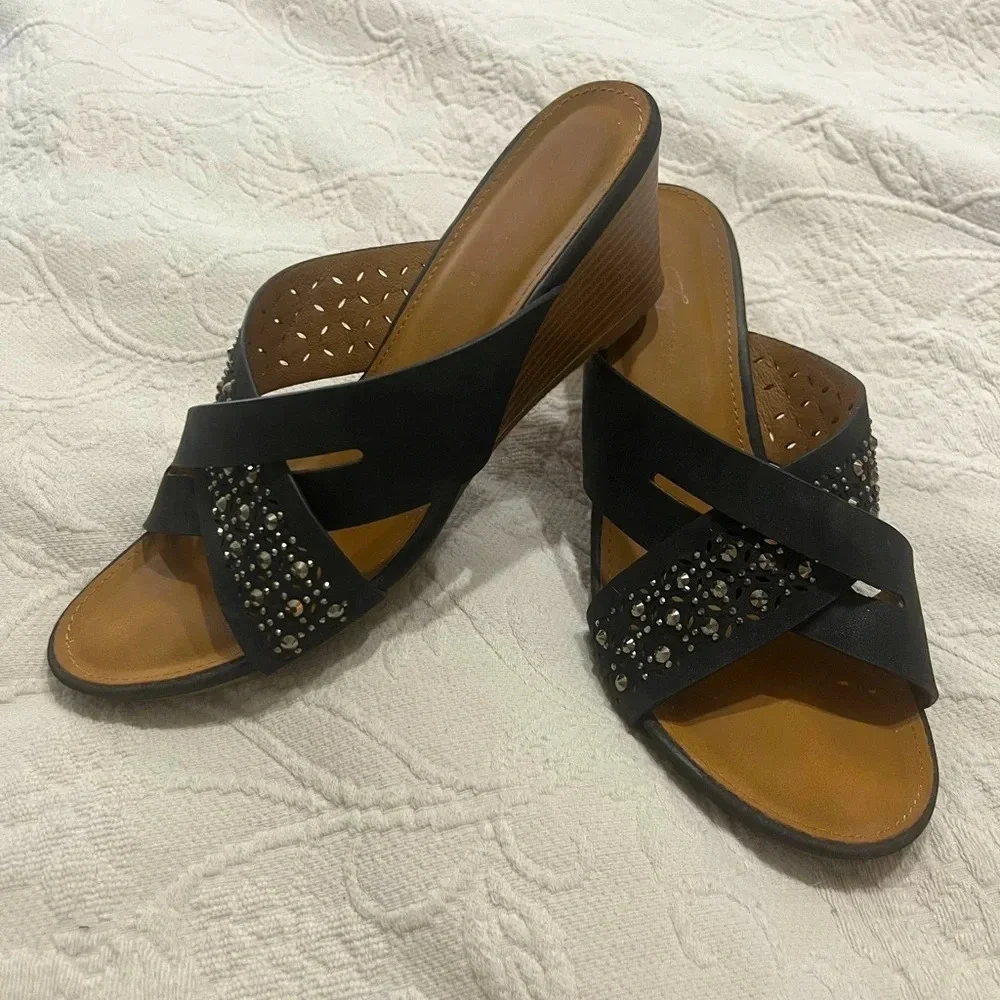 Black wedge, cross-over open toe, beaded, size 7